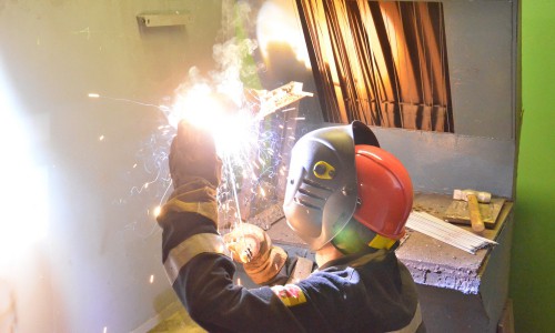 На «ЗМУ КЧХК» прошли соревнования электрогазосварщиков