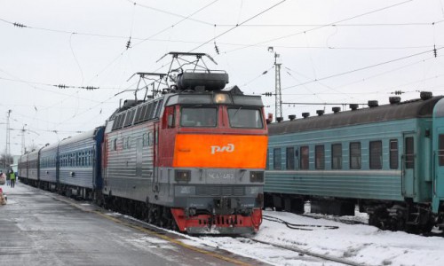 В Кировской области поезд врезался в автомобиль, которым управлял глухонемой мужчина