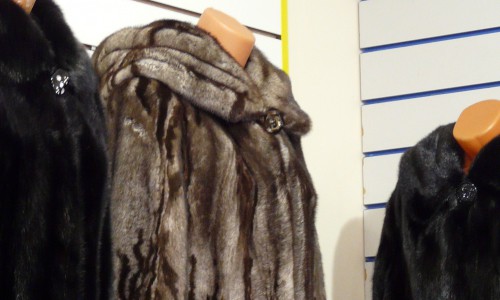 В Кировской области неизвестные украли из магазина шубы на полмиллиона рублей