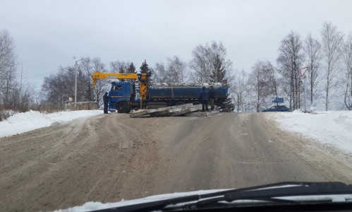 По дороге в Кирово-Чепецк из фуры упали железно-бетонные плиты