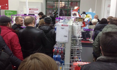 Падение рубля: в магазинах Кирова очереди за бытовой техникой, как в продуктовом магазине