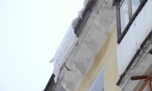 Фоторепортаж: самые опасные крыши Кирово-Чепецка