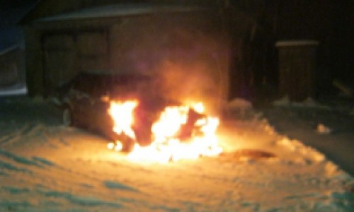 В Кировской области из-за электропроводки вспыхнула иномарка: погиб мужчина