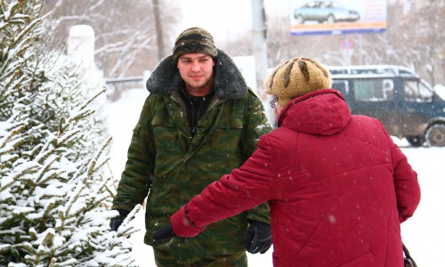 Продавец елок: «Для меня главные вредители — это дети и старушки»