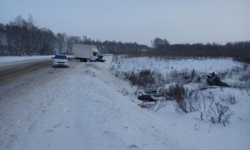 В Кировской области столкнулись «ГАЗель» и «ВАЗ»: водителя «девятки» вырезали из машины спасатели