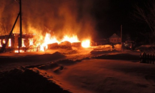 В Кировской области за сутки сгорело два автомобиля и несколько домов