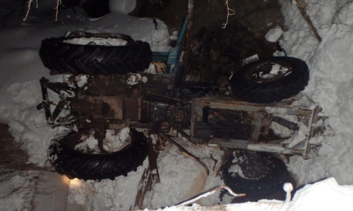 В Кирово-Чепецком районе трактор упал с моста и перевернулся