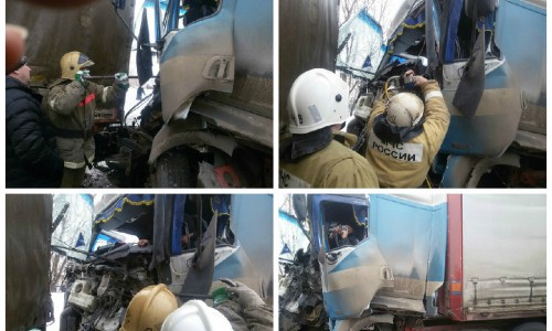 В Кировской области водителя «Рено» вырезали из машины: мужчина шутил и фотографировал спасателей