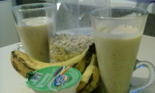 Коктейль с бананом и овсяными хлопьями: зарядитесь энергией на все выходные