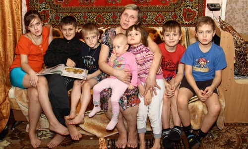 В Кирово-Чепецке предприниматель купил квартиру для бабушки и ее семерых внуков