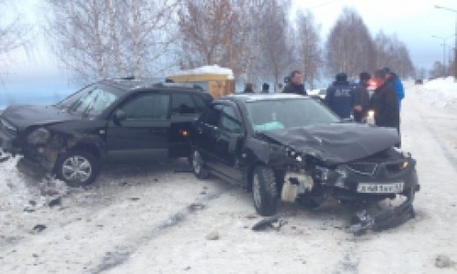 В Кирово-Чепецке столкнулись «Митсубиси» и «Хендай»