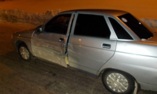 В Кирово-Чепецке на перекрестке проспектов Мира и Россия иномарка столкнулась с отечественным авто