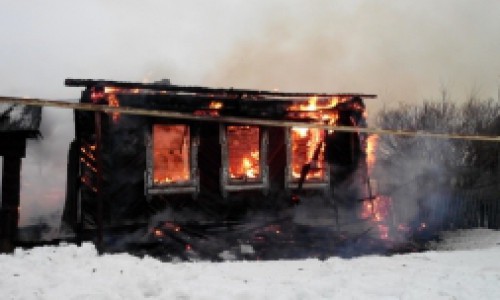 В Вятскополянском районе сгорел деревянный дом. Есть пострадавший