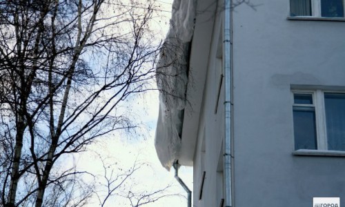 В Кирово-Чепецке на голову двенадцатилетнего подростка упал снег со льдом