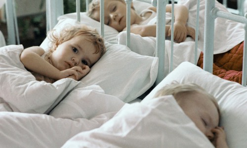 В Кировской области помощник воспитателя вылила горячий суп на двухлетнего мальчика