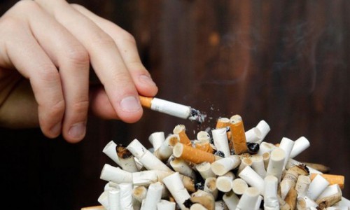 На пачках сигарет появятся фото сгоревших курильщиков