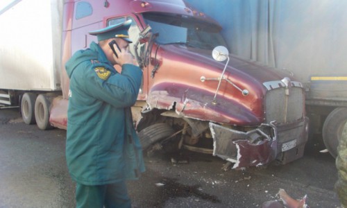 В Кировской области  столкнулись три грузовика