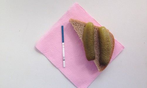 Две полоски: первые признаки и действия при беременности