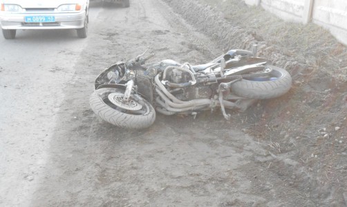 В Кирово-Чепецке во время движения опрокинулся мотоциклист