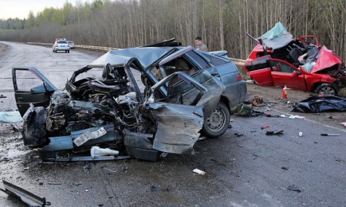 Под Сыктывкаром в страшной аварии погибли четыре человека: среди них кировчанин (ВИДЕО)