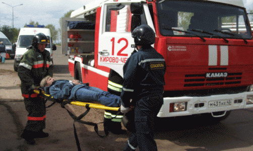 Все экстренные службы Чепецка устраняли последствия ДТП с бензовозом и автобусом