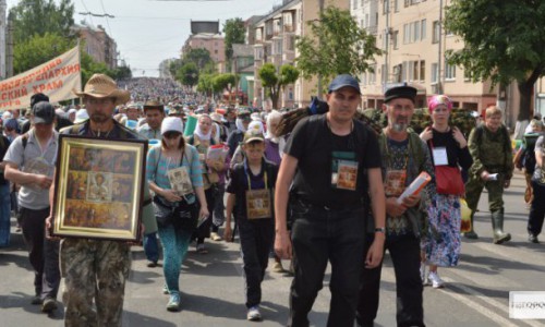 В Великорецком крестном ходе примут участие байкеры, велосипедисты и туристы на байдарках