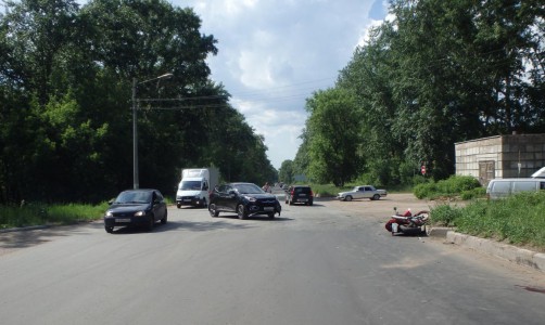 В Кирово-Чепецке столкнулись «Хендай» и мотоцикл: есть пострадавший