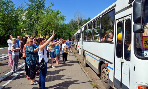 Дети сотрудников «ЗМУ КЧХК» отправились в летний лагерь