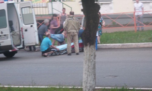 В Кирово-Чепецке велосипедистку увезли на "скорой"