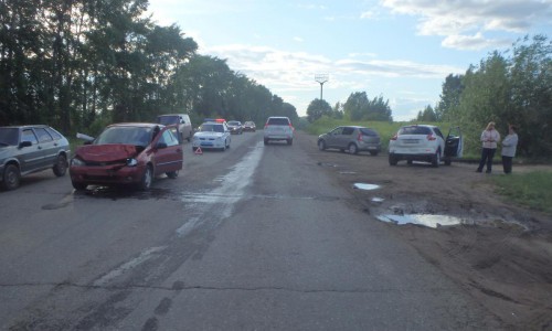 В Кирово-Чепецком районе столкнулись две легковушки: пострадал ребенок