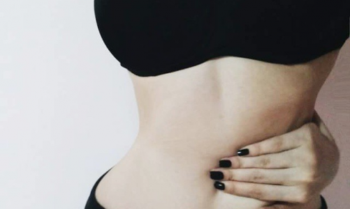 Дотянуться до пупка: Интернет захватил новый флешмоб по определению стройности (ФОТО)