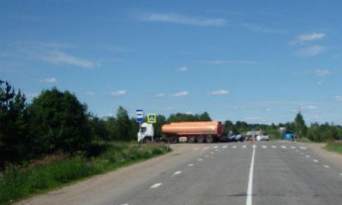 В Кирово-Чепецком районе бензовоз столкнулся с легковушкой