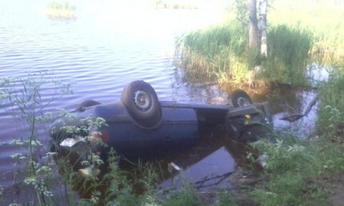 В Кировской области иномарка "улетела" в пруд: водитель погиб