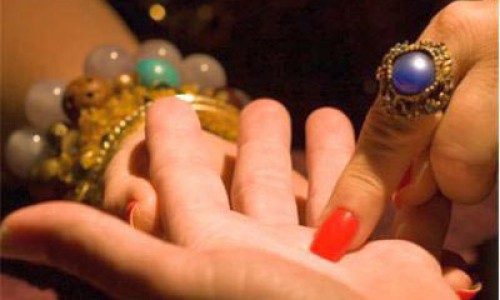 В Кирово-Чепецком районе задержали 19-летнюю цыганку, которая обманула инвалида