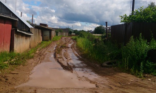 Жители поселка Пригородный в Кирово-Чепецком районе "утопают" в грязи