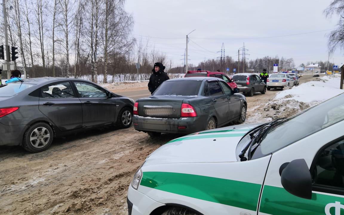 В Чепецке у должников по штрафам хотели отобрать машины