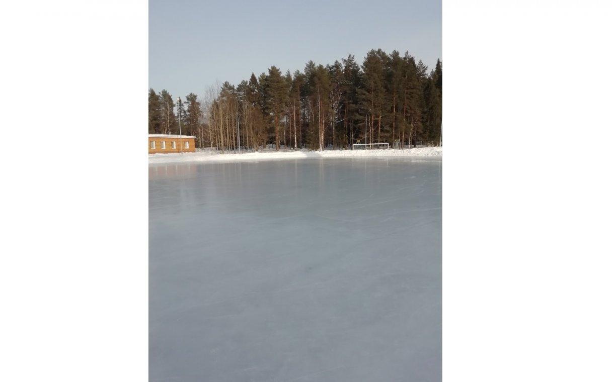 Фото дня: в Кирово-Чепецком районе залили «зеркальный» каток