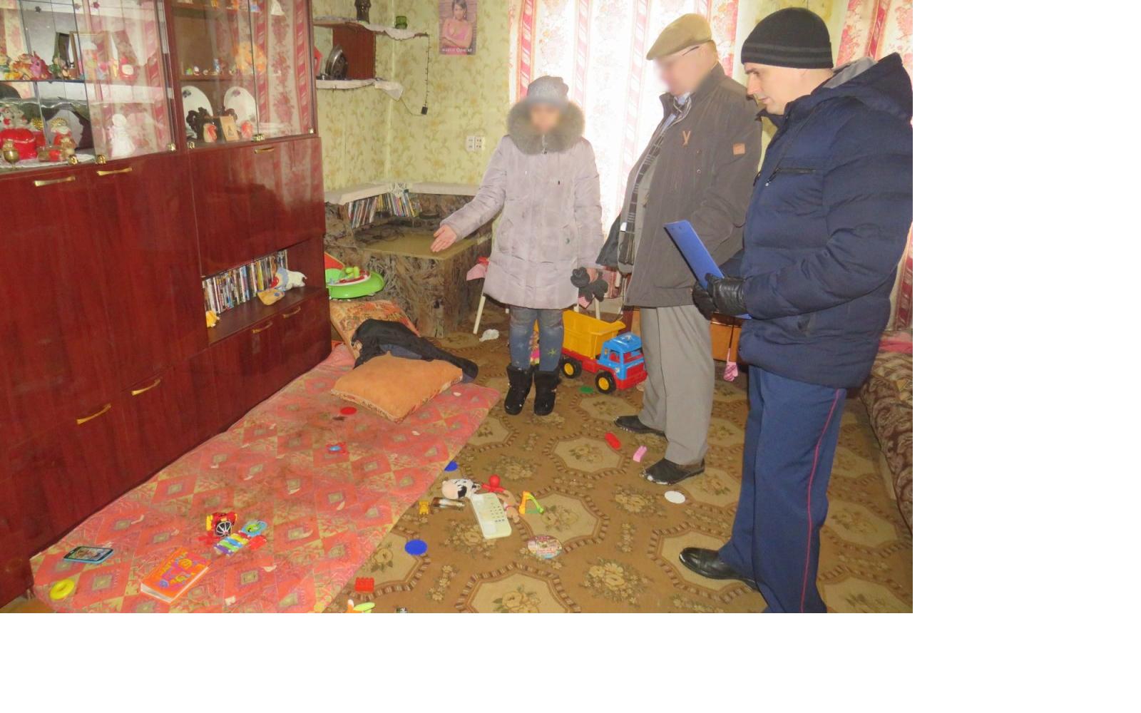 Еды не было, в комнате +10: в Быково мать заперла двух малышей в доме и ушла