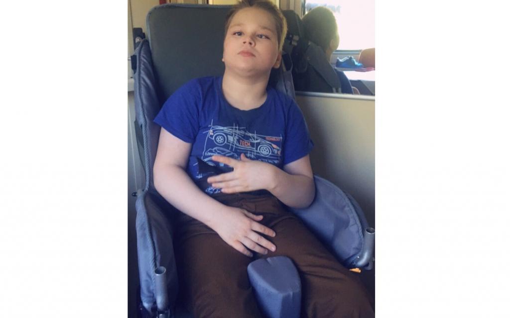 Не говорит и не понимает речь: 12-летнему мальчику с ДЦП из Котельнича нужна помощь