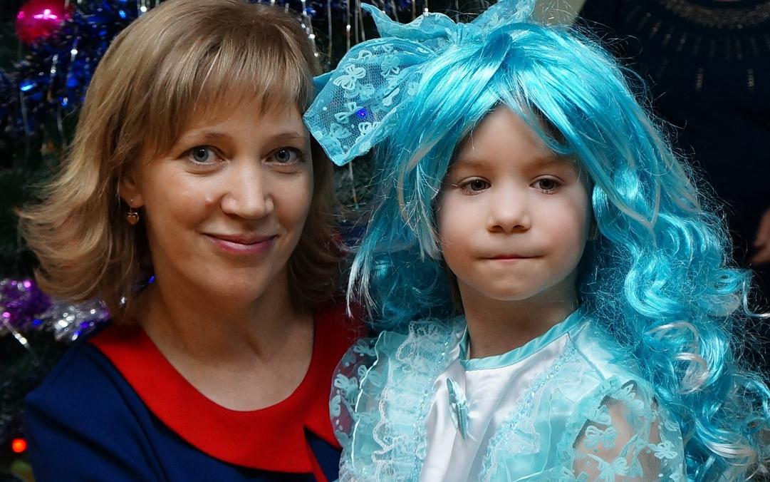 Сидела и плакала, а муж говорит: «Иди и бери ребенка»: история матери 4 приемных дочерей