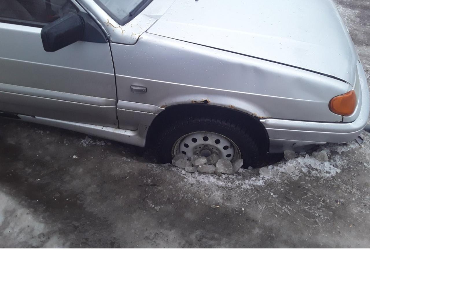 Колеса наполовину во льду: 7 фотографий страшного гололеда на улицах Кирово-Чепецка