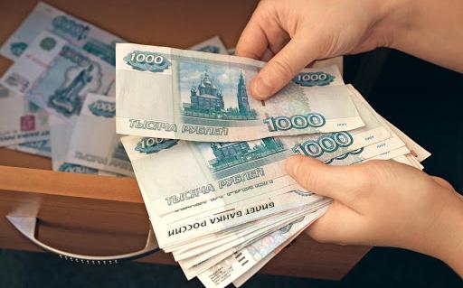 Резкое падение рубля:  что делать с деньгами?