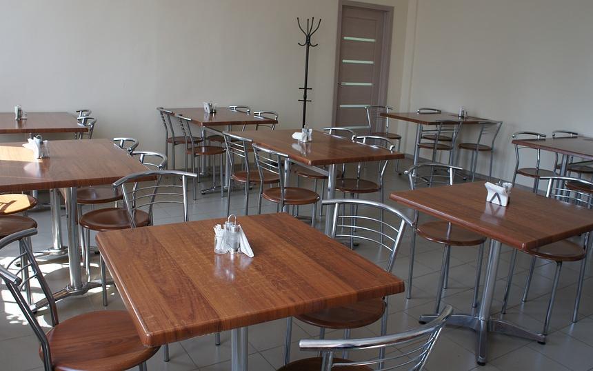 В Кировской области закроются все кафе, бары и торговые центры