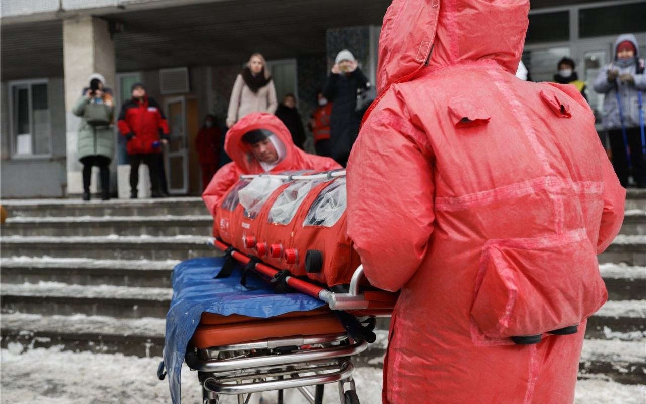 У отца подозрение на коронавирус: в Кирове госпитализировали семью с ребенком