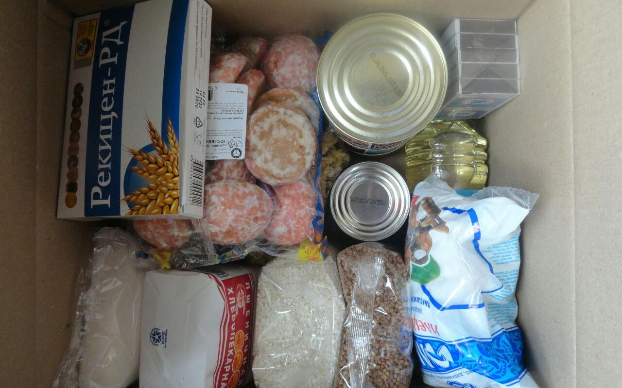 Фото дня: в Кирово-Чепецке семьям начали выдавать продуктовые наборы