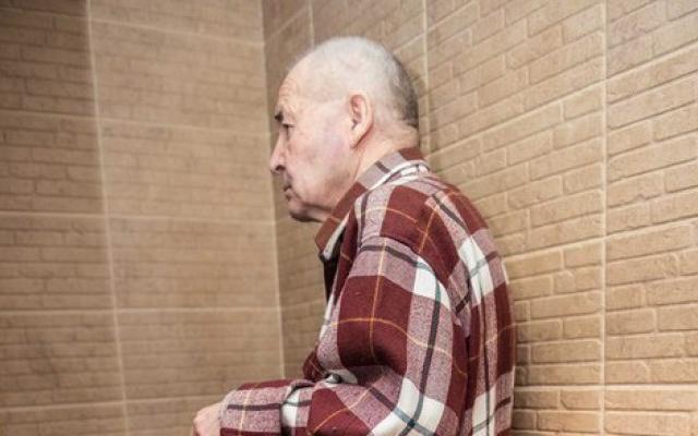 Бил и угрожал серпом: в Кирово-Чепецке мужчина ограбил 91-летнего пенсионера