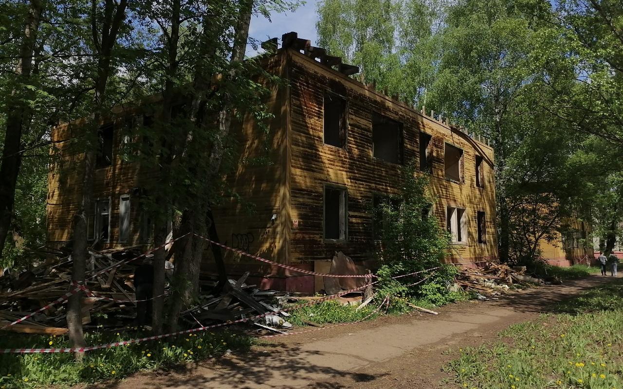 Фото дня: в Кирово-Чепецке сносят последние расселенные дома на улице Луначарского