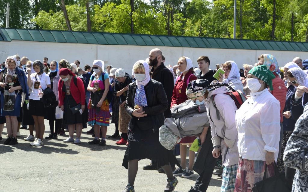 В Великорецкий крестный ход отправились тысячи паломников, несмотря на запрет