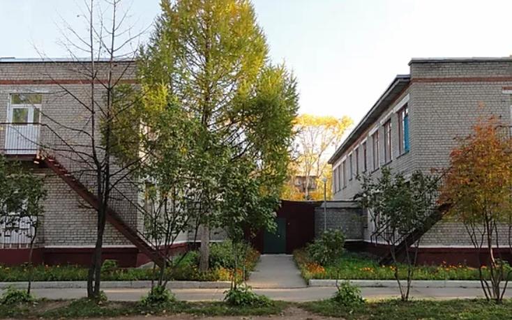 В Кирово-Чепецке закроют две дежурные группы из-за контактных с зараженным COVID-19 сотрудников