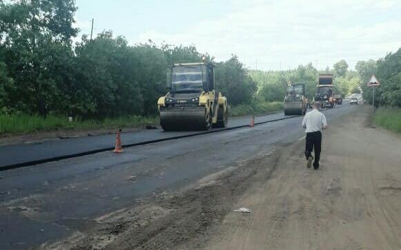 Фото дня: на дороге на Просницу начали укладывать новый асфальт